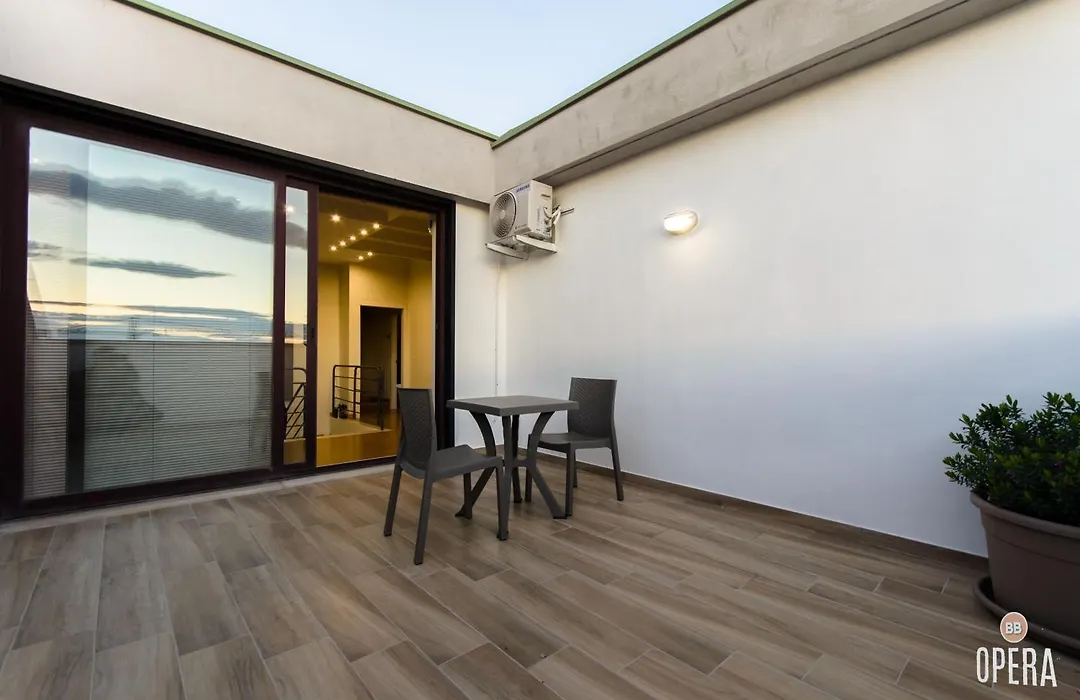 Opera B&B-1